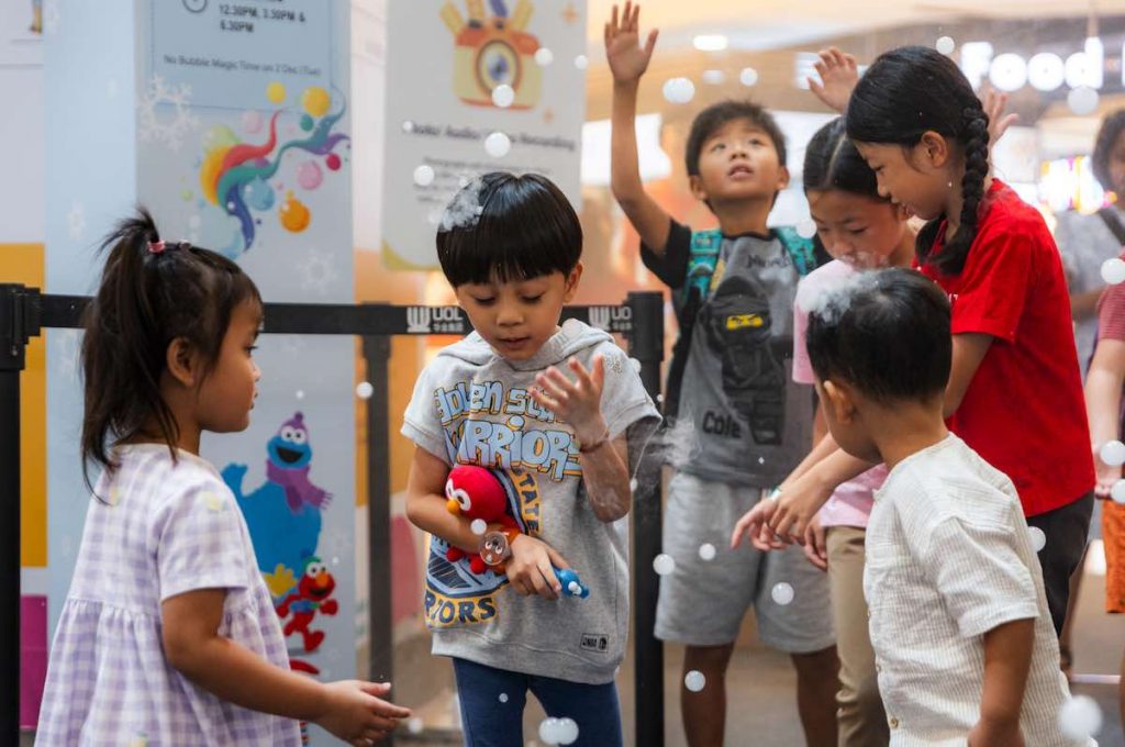 [Festive Shopping] Meet Elmo, Cookie Monster and Friends at UOL Malls This Christmas - Alvinology