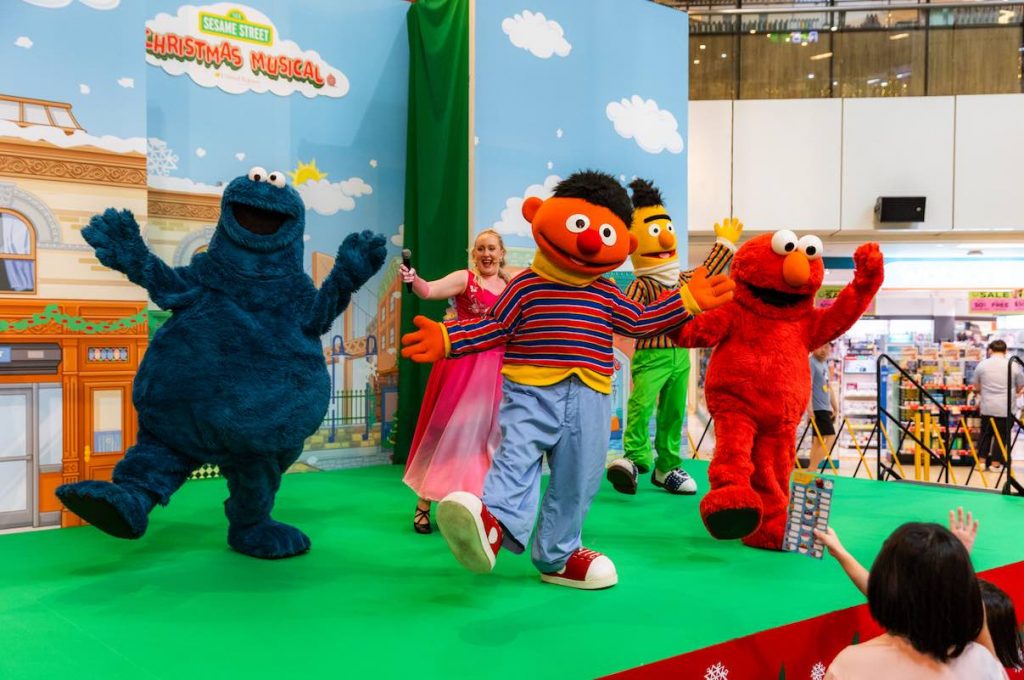 [Festive Shopping] Meet Elmo, Cookie Monster and Friends at UOL Malls This Christmas - Alvinology