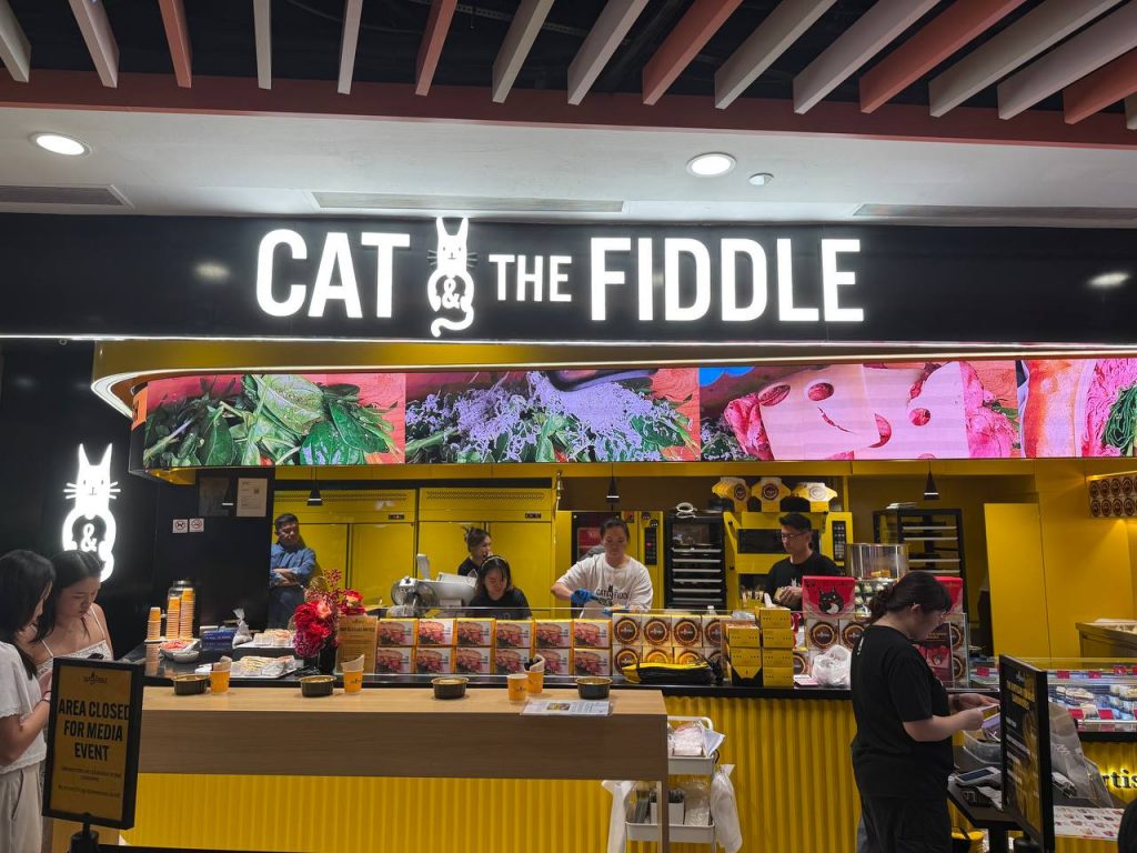 Catch It While It’s Hot: Cat & The Fiddle's New Tampines Store Serves Molten Cheesecake Right Out of the Oven Catch It While It’s Hot: Cat & The Fiddle's New Tampines Store Serves Molten Cheesecake Right Out of the Oven - Alvinology