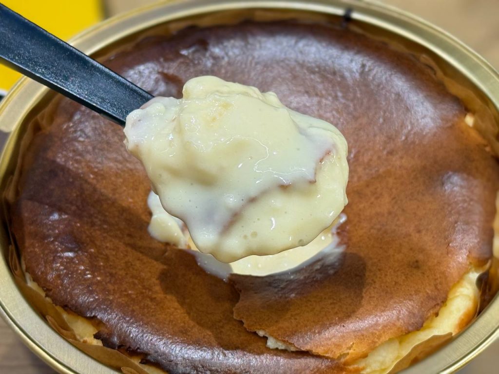 Catch It While It’s Hot: Cat & The Fiddle's New Tampines Store Serves Molten Cheesecake Right Out of the Oven Catch It While It’s Hot: Cat & The Fiddle's New Tampines Store Serves Molten Cheesecake Right Out of the Oven - Alvinology