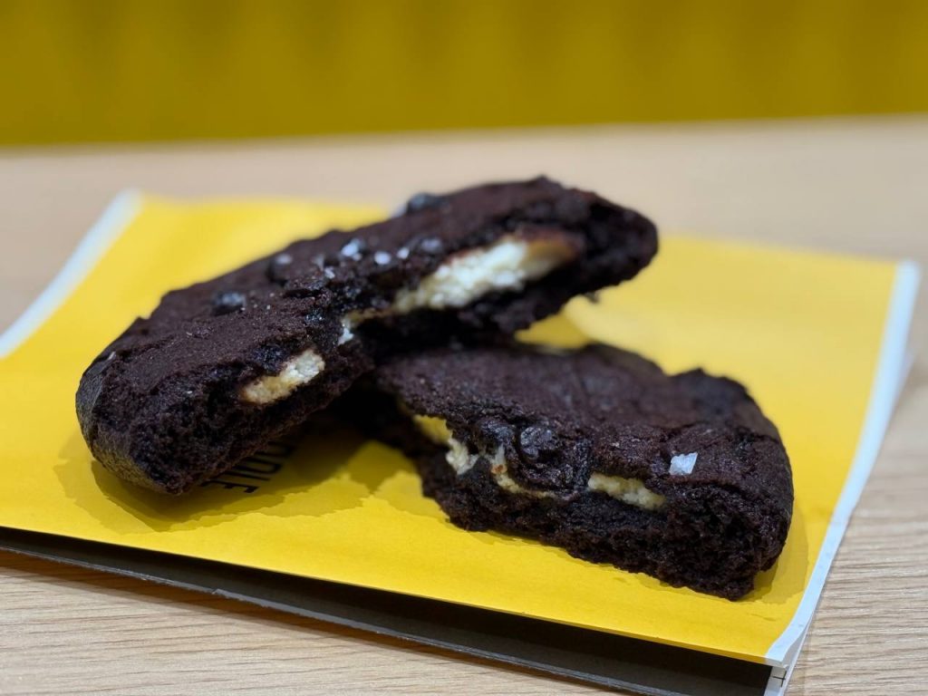 Catch It While It’s Hot: Cat & The Fiddle's New Tampines Store Serves Molten Cheesecake Right Out of the Oven Catch It While It’s Hot: Cat & The Fiddle's New Tampines Store Serves Molten Cheesecake Right Out of the Oven - Alvinology