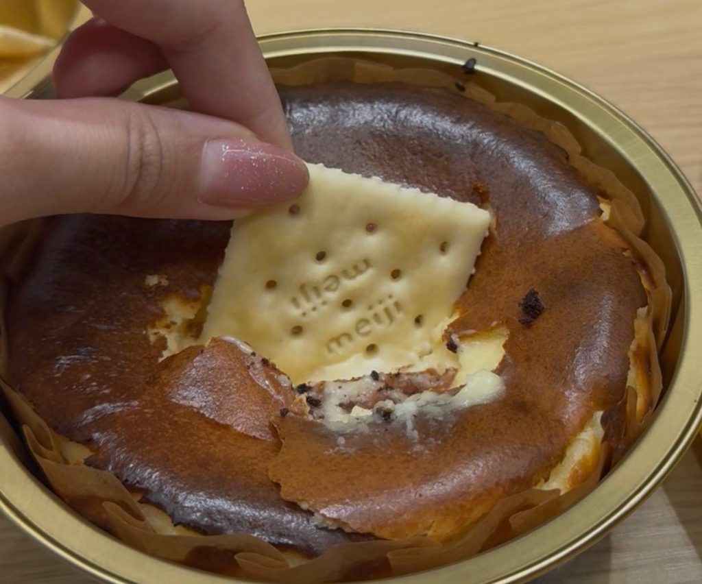 Catch It While It’s Hot: Cat & The Fiddle's New Tampines Store Serves Molten Cheesecake Right Out of the Oven Catch It While It’s Hot: Cat & The Fiddle's New Tampines Store Serves Molten Cheesecake Right Out of the Oven - Alvinology
