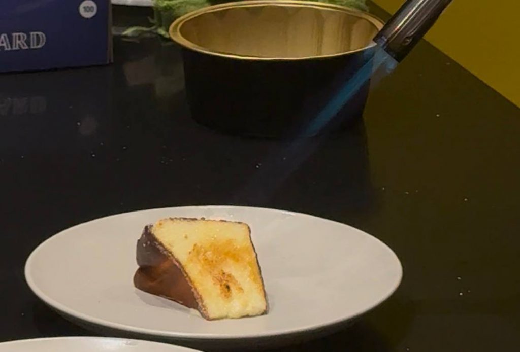 Catch It While It’s Hot: Cat & The Fiddle's New Tampines Store Serves Molten Cheesecake Right Out of the Oven Catch It While It’s Hot: Cat & The Fiddle's New Tampines Store Serves Molten Cheesecake Right Out of the Oven - Alvinology