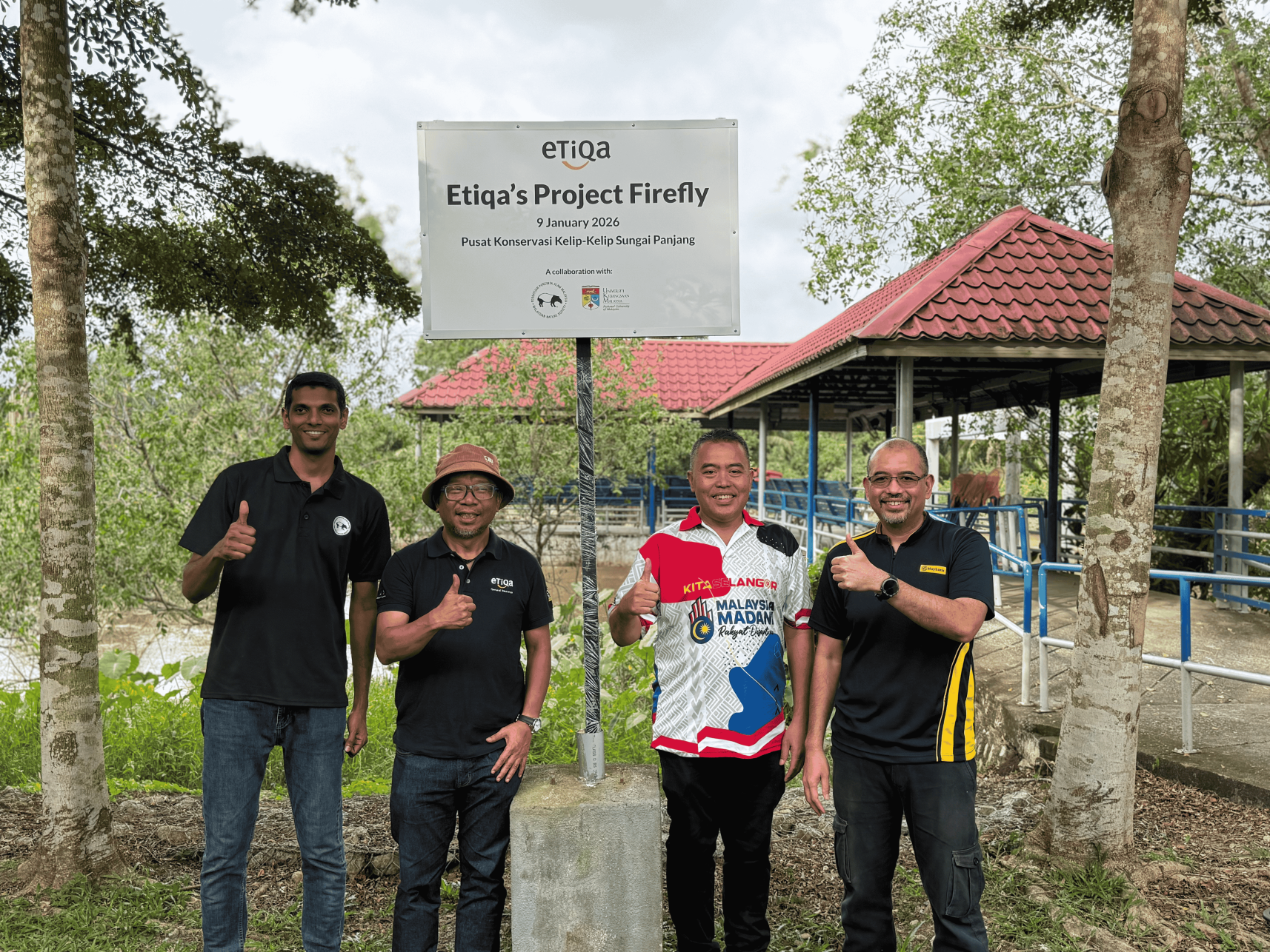 Etiqa’s Project Firefly Reinforces Mangrove Ecosystem in Sungai Panjang in Collaboration with Malaysian Nature Society (L to R) Raffi Ismail, Marketing & Partnership Manager, Malaysian Nature Society; Fukhairudin Mohd Yusof, CEO of Etiqa General Insurance Berhad; Zaki Parmin, Assistant Agricultural Officer, Sabak Bernam District Council; Amran Hassan, Chief Strategy Officer, Etiqa