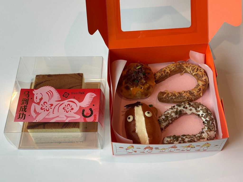 BreadTalk Welcomes the Year of the Horse with Horseshoe Danishes and Festive CNY Bakes BreadTalk Welcomes the Year of the Horse with Horseshoe Danishes and Festive CNY Bakes - Alvinology