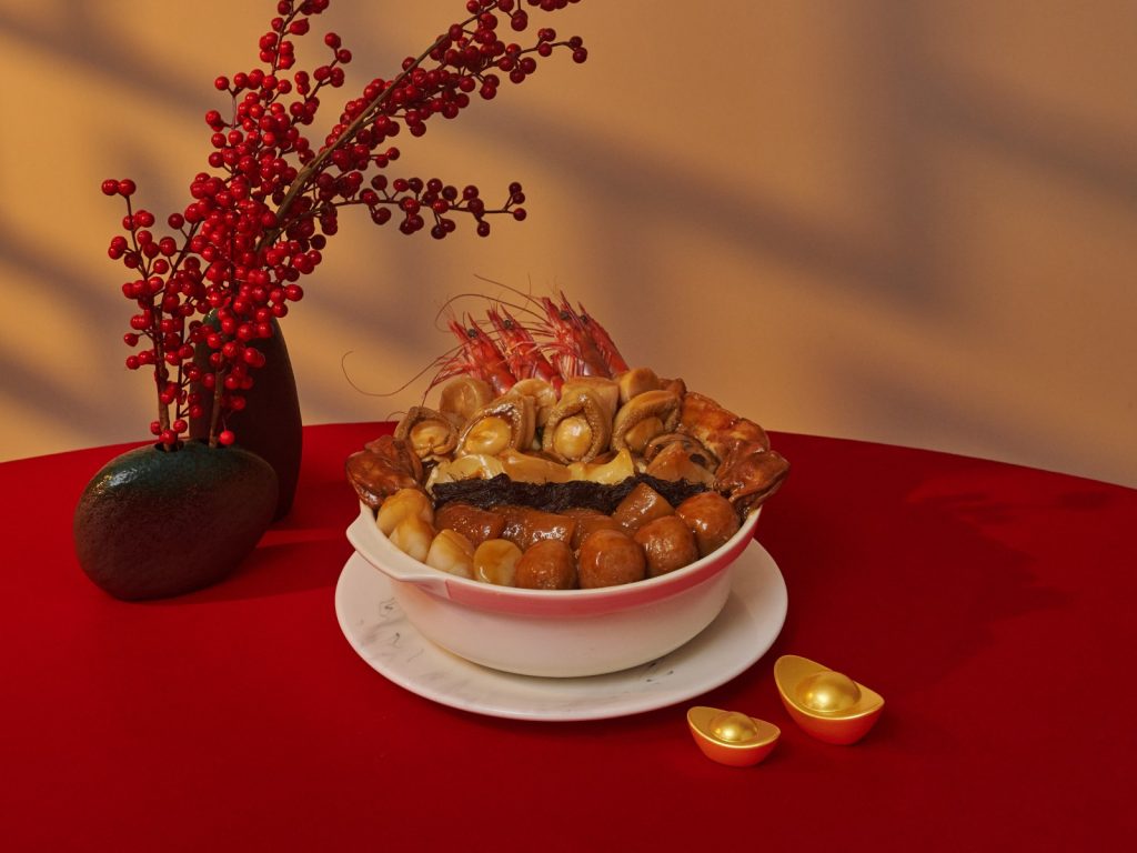 [Review] Golden Peony’s Dragon-Shaped Perch, Gold Flakes Yu Sheng and Flambéed Suckling Pig Presents A Refined Cantonese Feast for the Year of the Horse - Alvinology