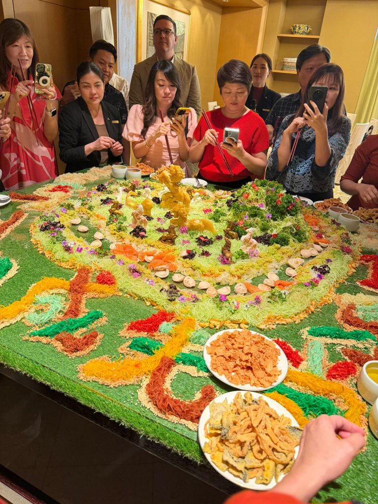 [Review] Golden Peony’s Dragon-Shaped Perch, Gold Flakes Yu Sheng and Flambéed Suckling Pig Presents A Refined Cantonese Feast for the Year of the Horse - Alvinology