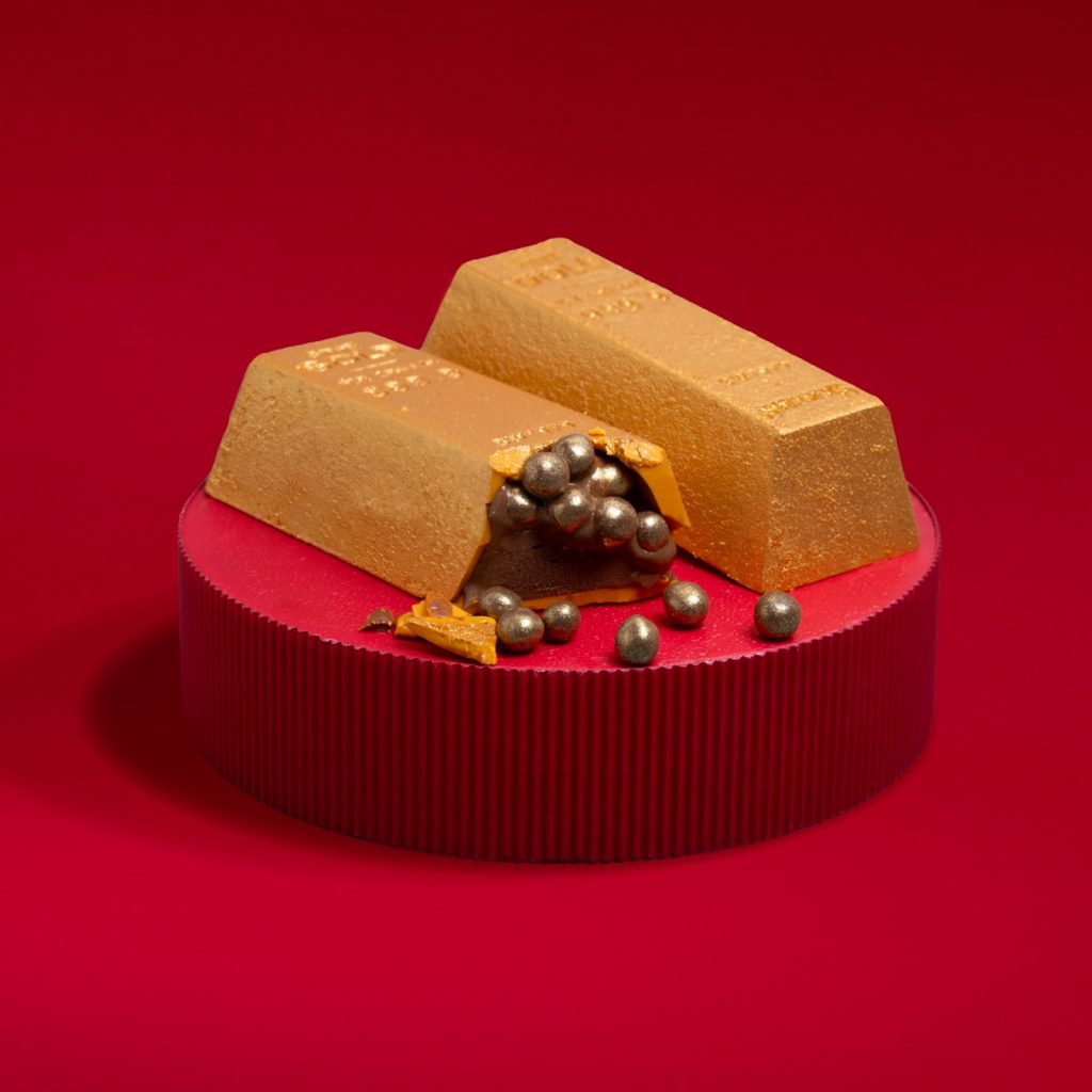 Swensen’s Unveils 1.2kg Giant Gold Bar Ice Cream Cake and Abalone Yu Sheng for Lunar New Year Swensen’s Unveils 1.2kg Giant Gold Bar Ice Cream Cake and Abalone Yu Sheng for Lunar New Year - Alvinology