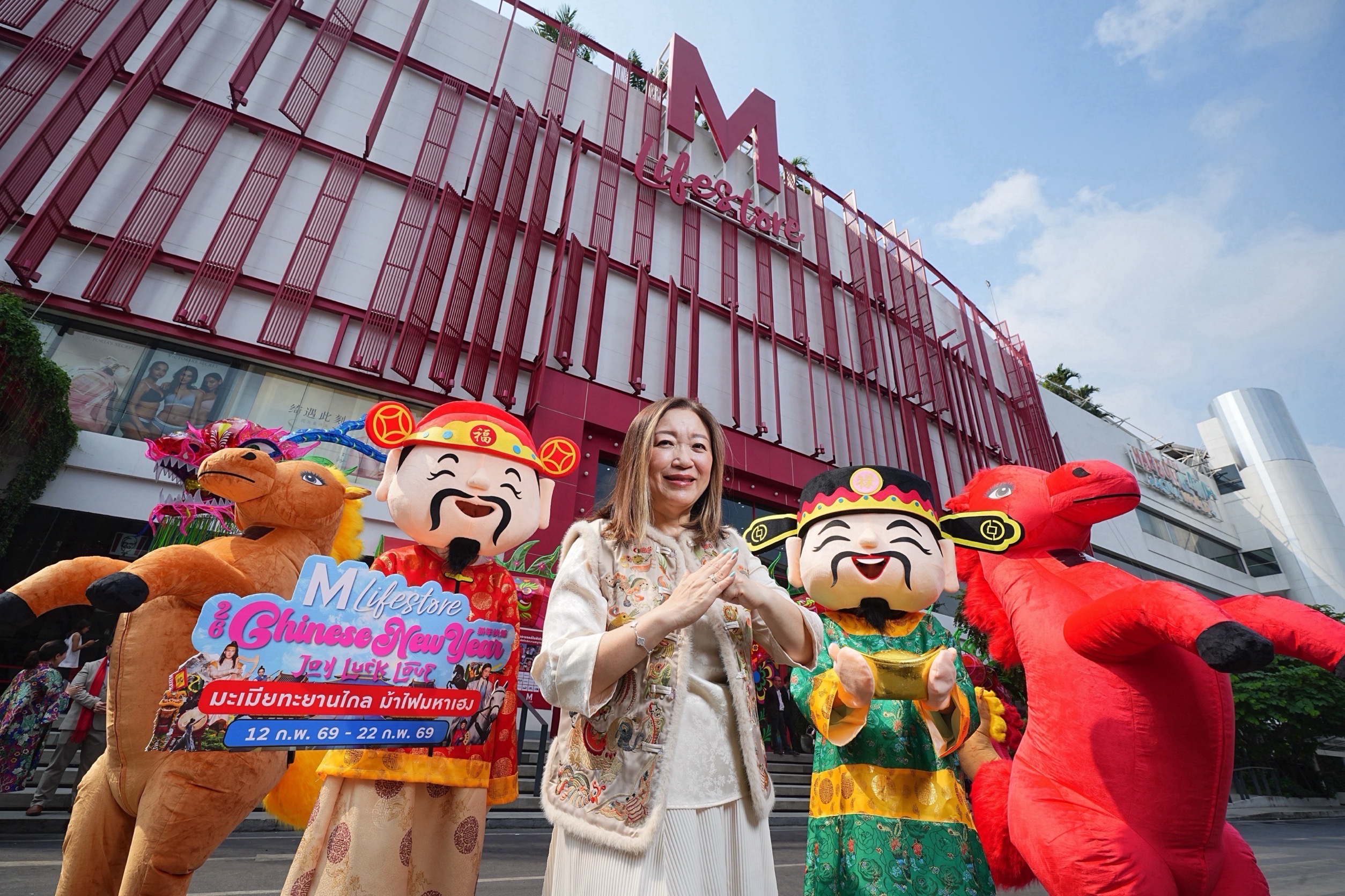 Chinese New Year in Thailand: A National Celebration and a Regional Travel Magnet Voralak Tulaphorn Chief Marketing Officer, The Mall Group