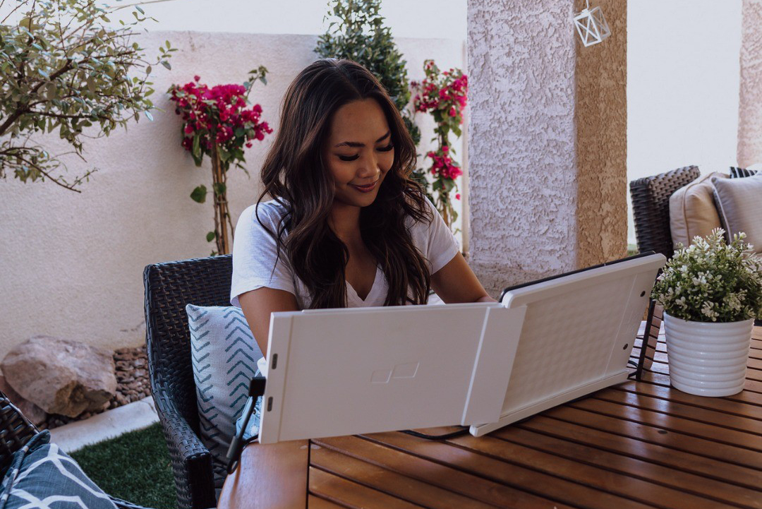 From the Boardroom to the Coffee Shop: Portable Monitors for the Trendy Professional - Alvinology