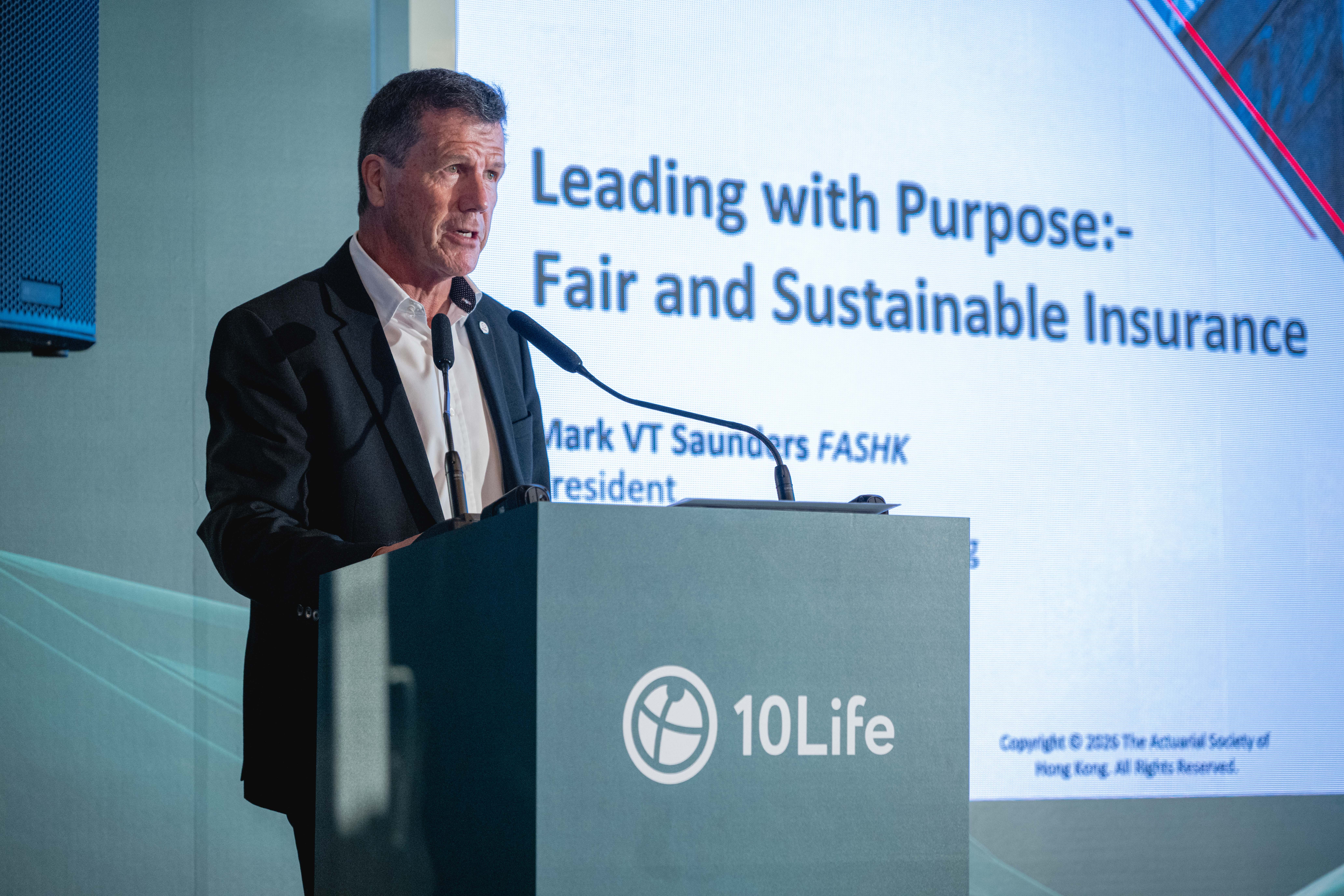 10Life Raises the Bar for Consumer Protection at 5-Star Insurance Awards 2026 Mr. Mark Saunders, President of the Actuarial Society of Hong Kong, delivers a speech at the event.