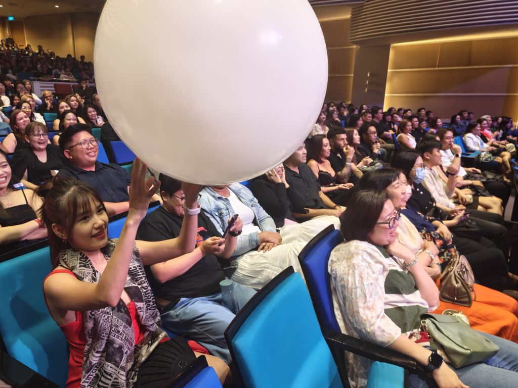 [Review] Now You See Me Live Trades Movie Magic for Real Time High Tech Tricks and Houdini Style Escapes, Wows Crowd in Singapore - Alvinology