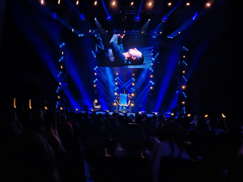 [Review] Now You See Me Live Trades Movie Magic for Real Time High Tech Tricks and Houdini Style Escapes, Wows Crowd in Singapore - Alvinology