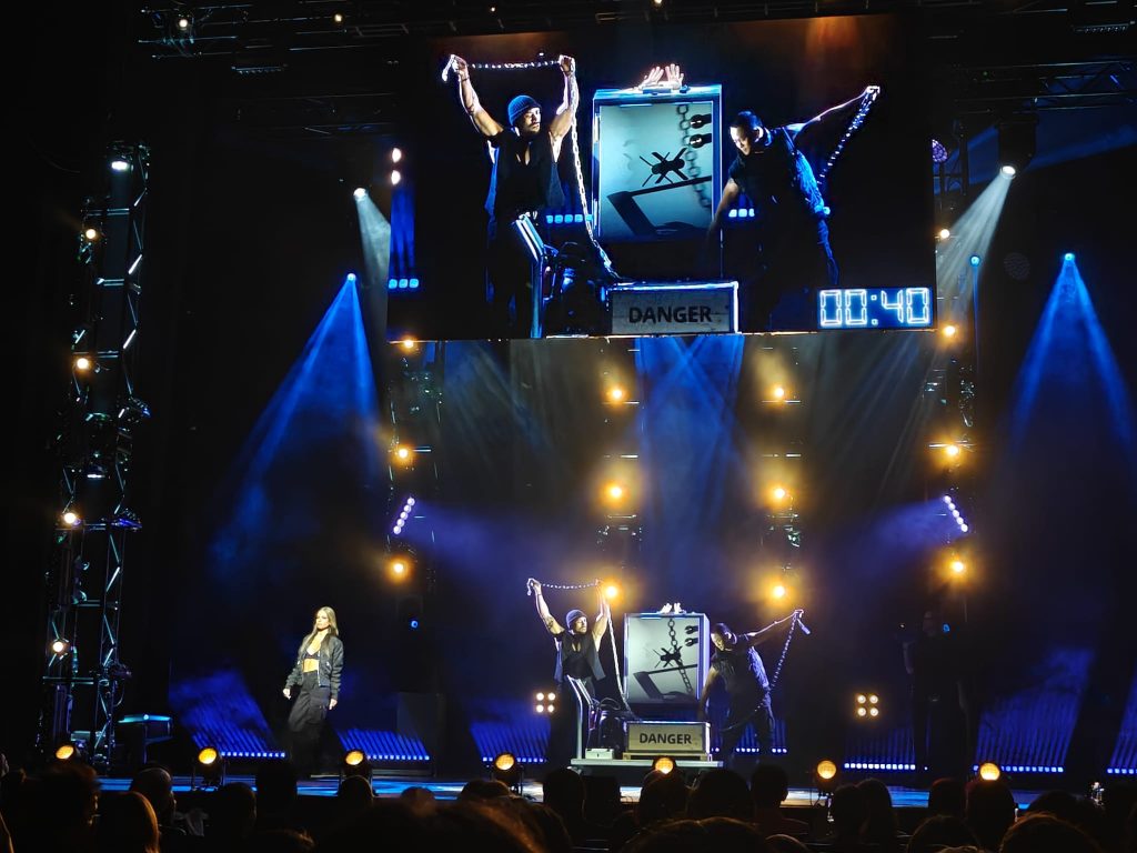 [Review] Now You See Me Live Trades Movie Magic for Real Time High Tech Tricks and Houdini Style Escapes, Wows Crowd in Singapore - Alvinology