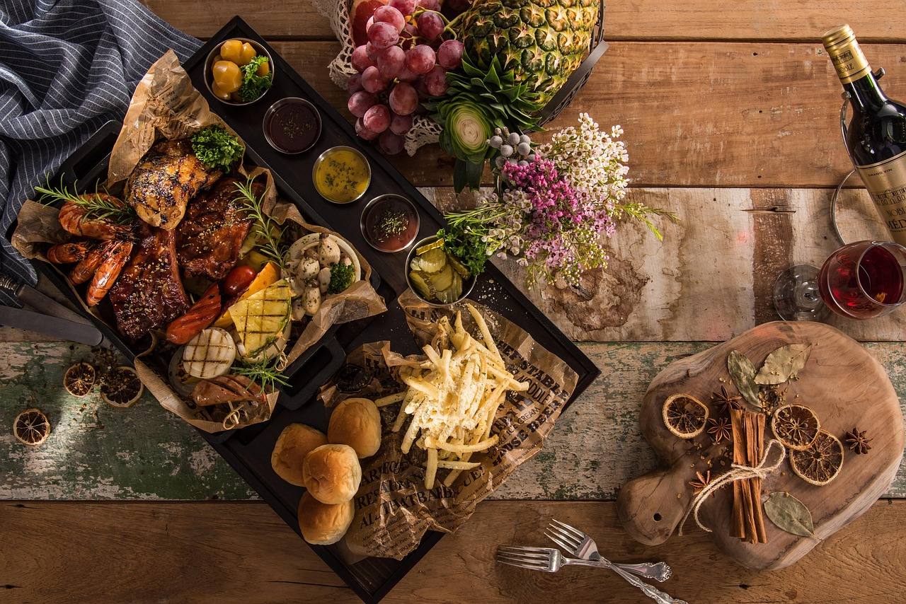 How to Create the Perfect Outdoor Dining Area for Hosting - Alvinology