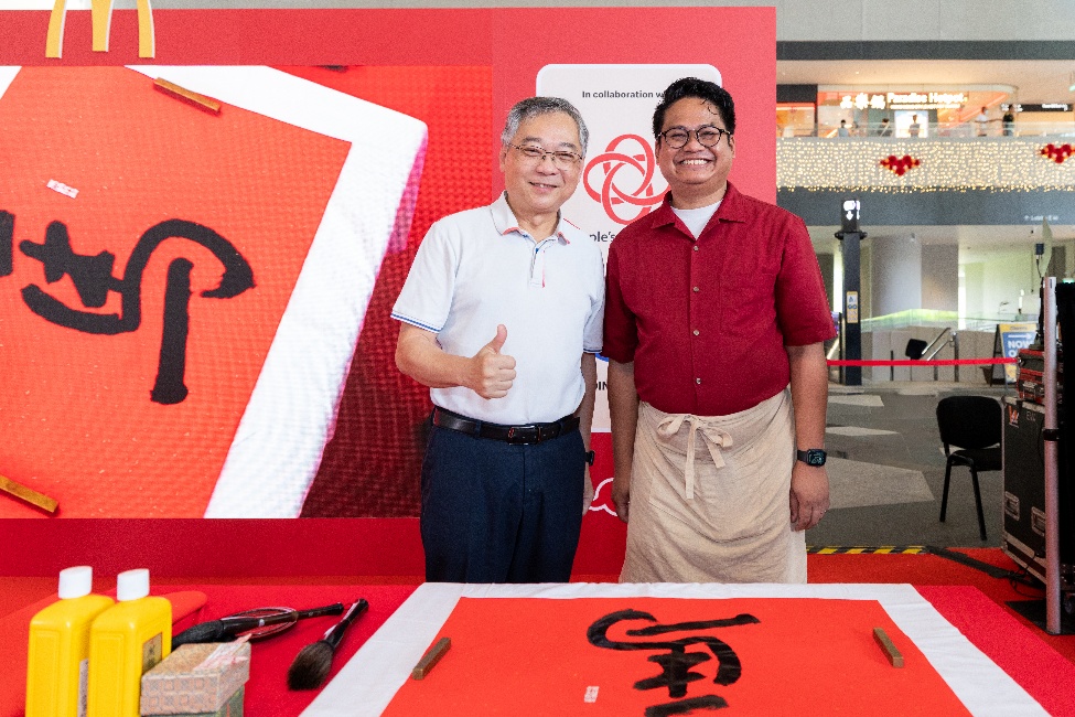 Over 200 Punggol Residents Join DPM Gan Kim Yong for McDonald’s Record Breaking Lohei Toss Over 200 Punggol Residents Join DPM Gan Kim Yong for McDonald’s Record Breaking Lohei Toss - Alvinology