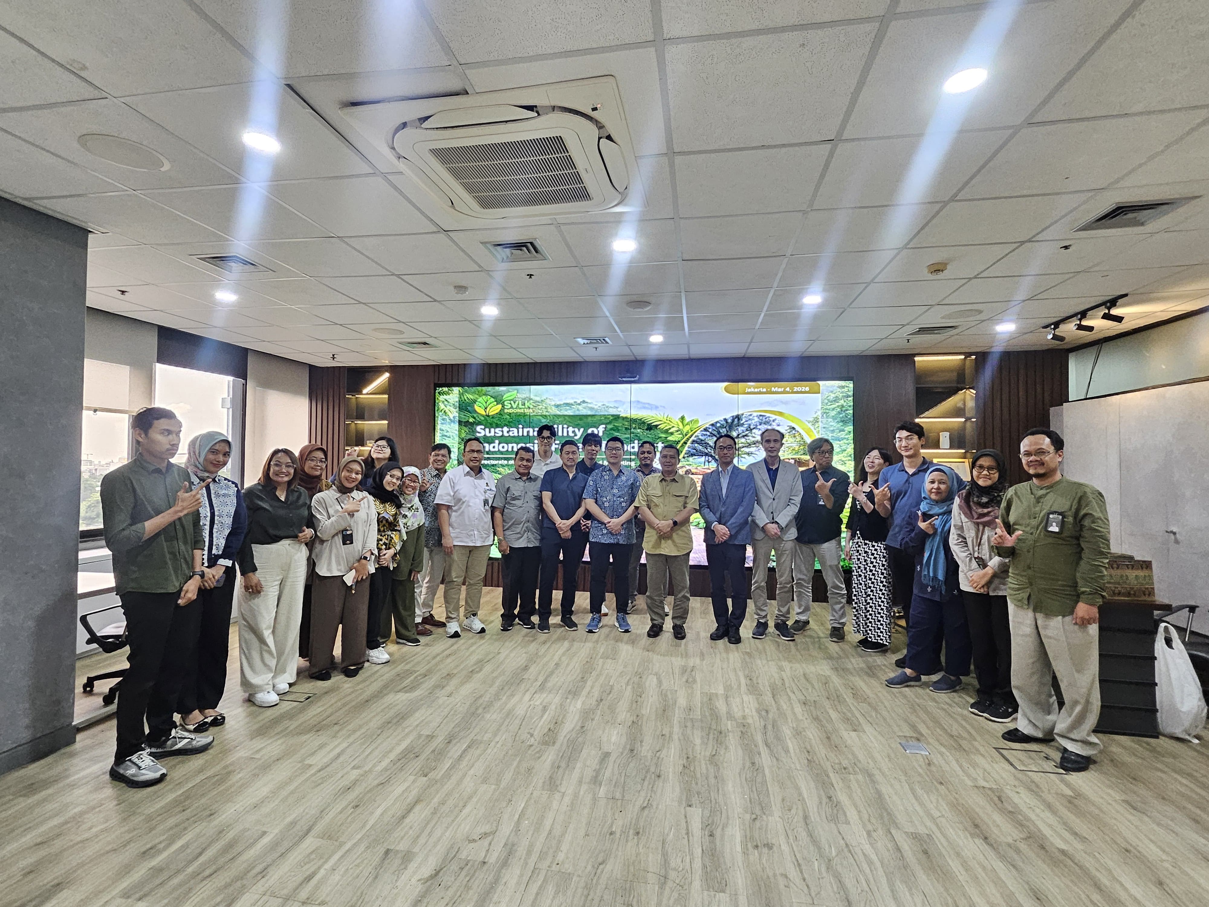 Indonesia Highlights Forest Governance and Traceability System in Dialogue with Japanese Energy Companies Official Meeting on Sustainable Forestry The Indonesian Ministry of Forestry receives representatives from Tokyo Gas Co., Ltd. and Hanwa Co., Ltd.—key buyers of wood pellets from PT Biomasa Jaya Abadi