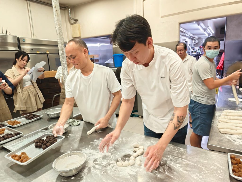 Tanjong Rhu Pau Second Generation Cebrates 30 Anniversary with New Kiosks and Promotions While Keeping Handcrafted Heritage Alive - Alvinology