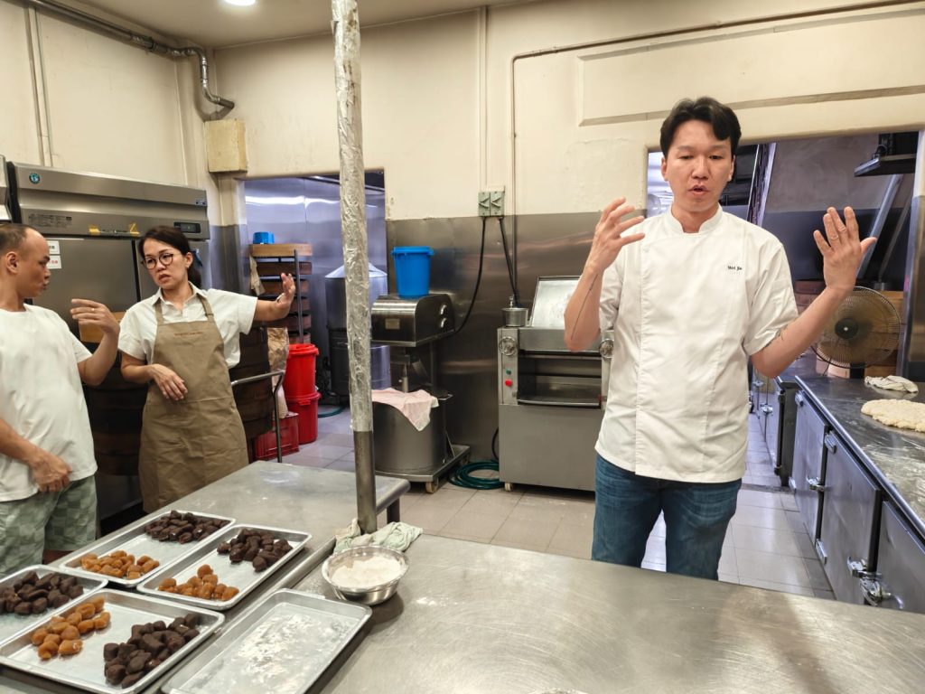 Tanjong Rhu Pau Second Generation Cebrates 30 Anniversary with New Kiosks and Promotions While Keeping Handcrafted Heritage Alive - Alvinology