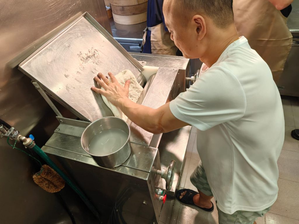 Tanjong Rhu Pau Second Generation Cebrates 30 Anniversary with New Kiosks and Promotions While Keeping Handcrafted Heritage Alive - Alvinology