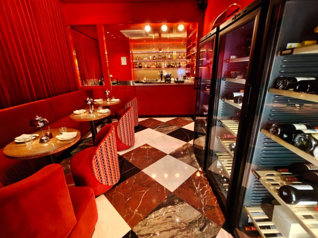 [Review] Medusa Osteria Romana Brings a Very Red and Very Loud Slice of 1960s Rome to Singapore - Alvinology