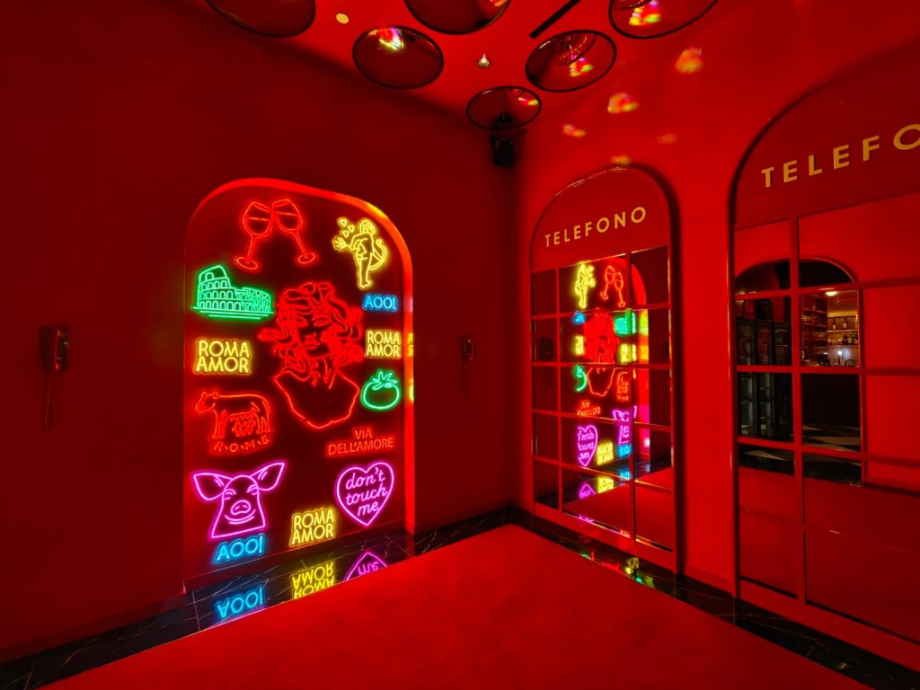 [Review] Medusa Osteria Romana Brings a Very Red and Very Loud Slice of 1960s Rome to Singapore - Alvinology