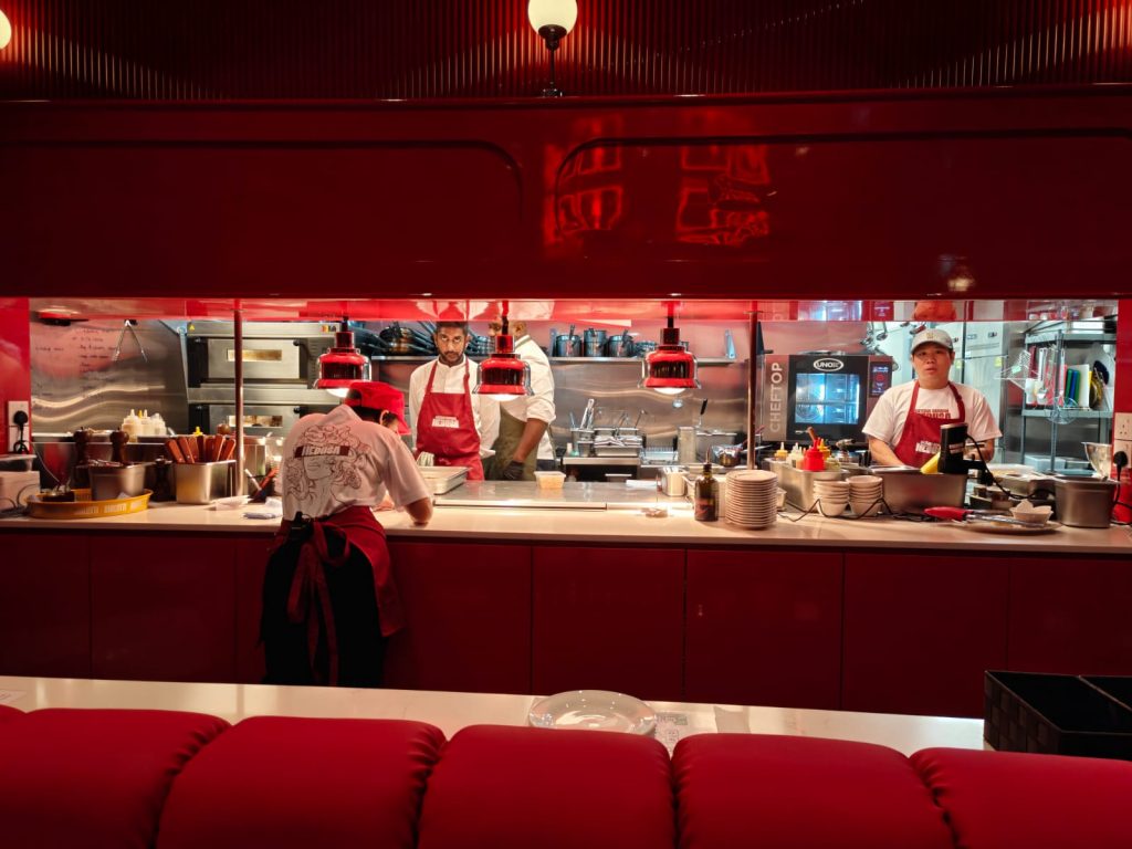 [Review] Medusa Osteria Romana Brings a Very Red and Very Loud Slice of 1960s Rome to Singapore - Alvinology