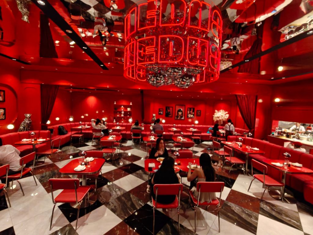 [Review] Medusa Osteria Romana Brings a Very Red and Very Loud Slice of 1960s Rome to Singapore - Alvinology