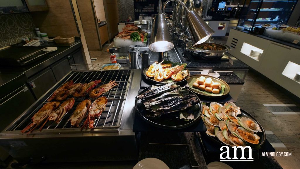 [Promo Alert] Why Kampung Fiesta 1-For-1 Dinner Buffet at Holiday Inn Orchard Singapore City Centre Is The Ultimate Catch For Seafood Lovers this Festive Season - Alvinology