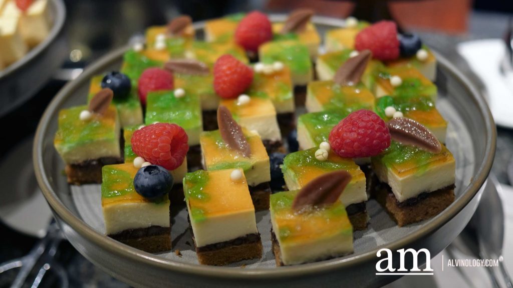 [Promo Alert] Why Kampung Fiesta 1-For-1 Dinner Buffet at Holiday Inn Orchard Singapore City Centre Is The Ultimate Catch For Seafood Lovers this Festive Season - Alvinology