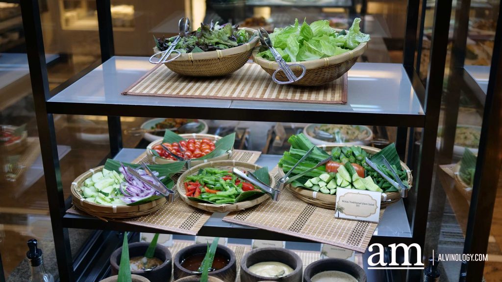 [Promo Alert] Why Kampung Fiesta 1-For-1 Dinner Buffet at Holiday Inn Orchard Singapore City Centre Is The Ultimate Catch For Seafood Lovers this Festive Season - Alvinology