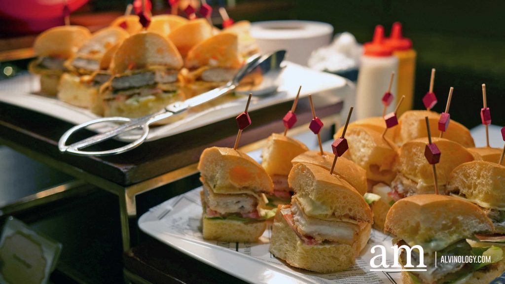 [Promo Alert] Why Kampung Fiesta 1-For-1 Dinner Buffet at Holiday Inn Orchard Singapore City Centre Is The Ultimate Catch For Seafood Lovers this Festive Season - Alvinology