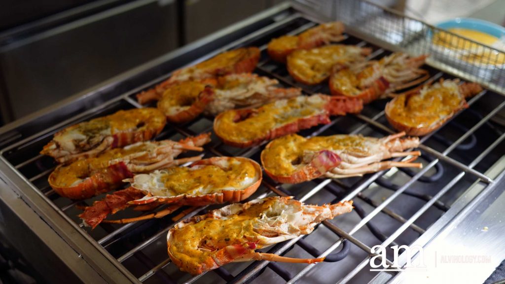 [Promo Alert] Why Kampung Fiesta 1-For-1 Dinner Buffet at Holiday Inn Orchard Singapore City Centre Is The Ultimate Catch For Seafood Lovers this Festive Season - Alvinology
