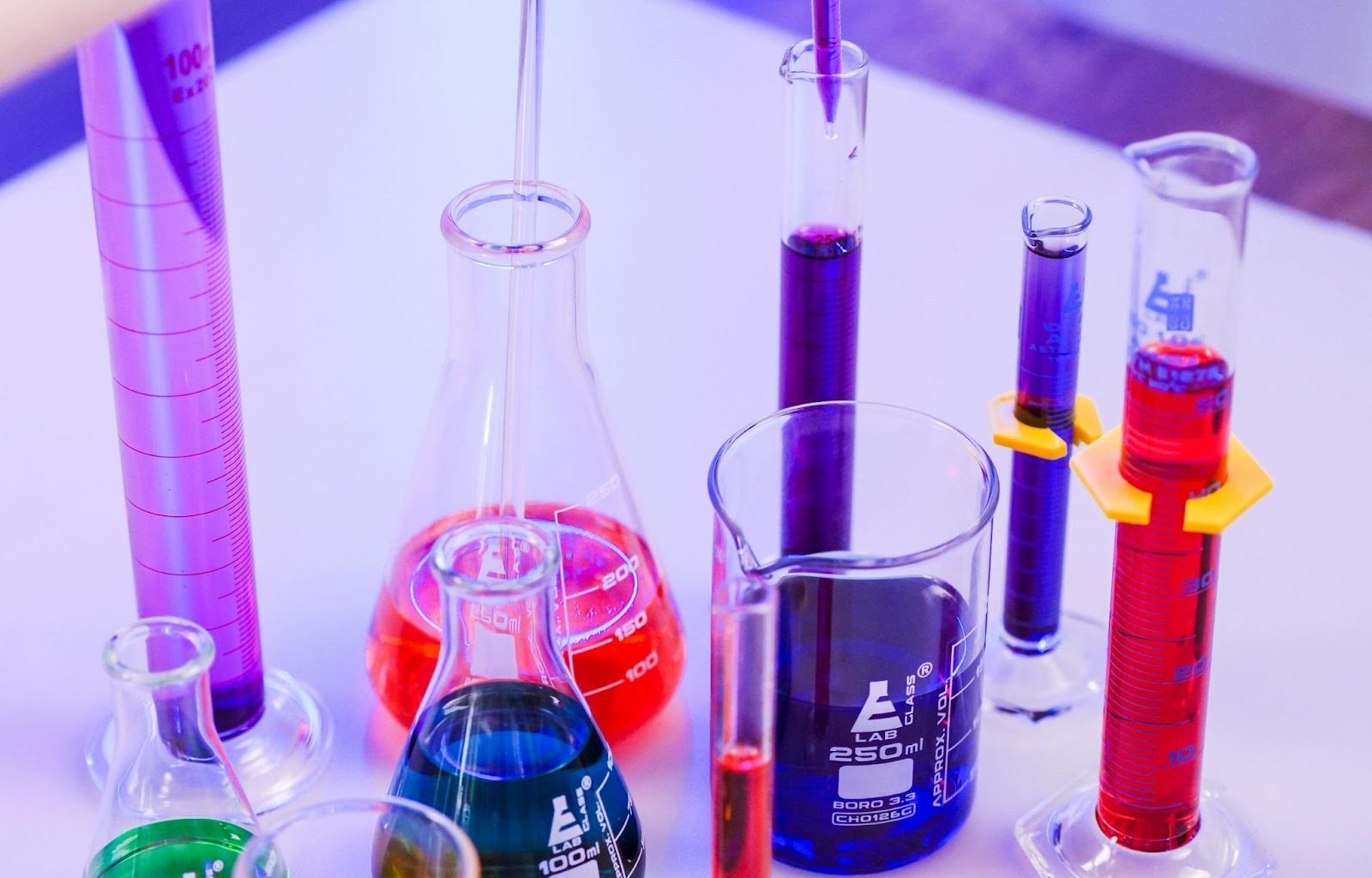 How Assay Miniaturization Is Reducing Costs in Modern Labs - Alvinology