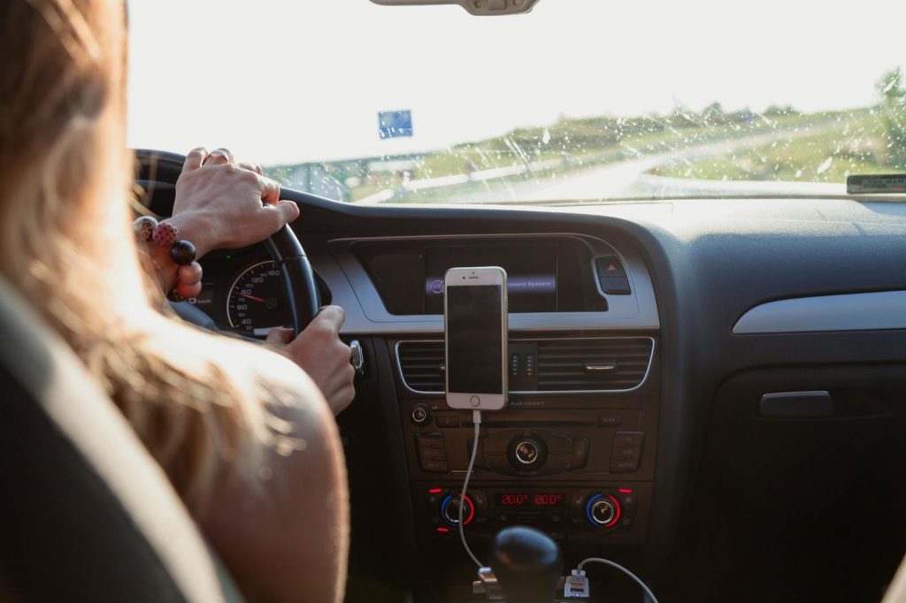 How Moms Can Save Money on Auto Insurance in Alberta - Alvinology