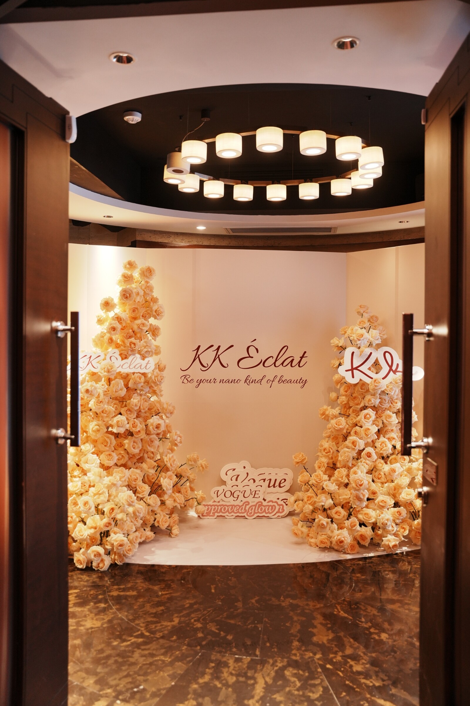 Skincare Brand KK Éclat Celebrates Vogue Beauty Award Triumph with Exclusive Gala in Hong Kong KK Éclat celebratory dinner