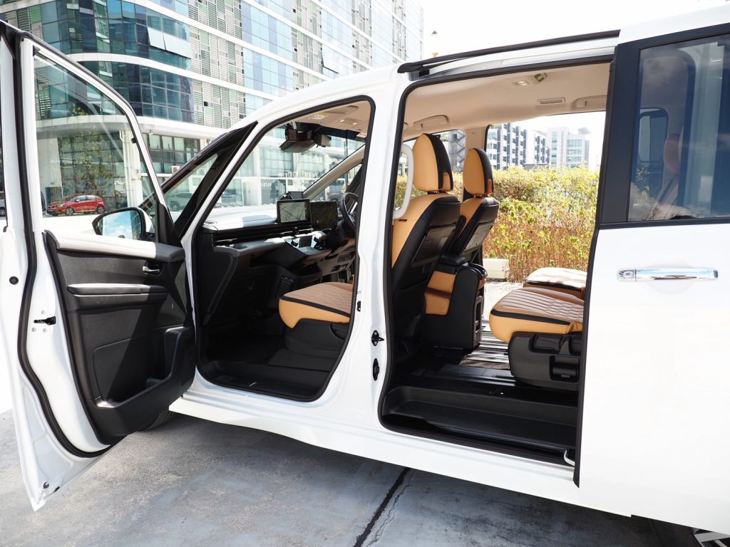 [Car Review] Nissan Serena Smart 8: She blends to your every needs - Alvinology