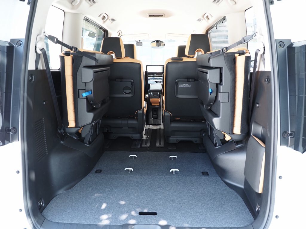 [Car Review] Nissan Serena Smart 8: She blends to your every needs - Alvinology
