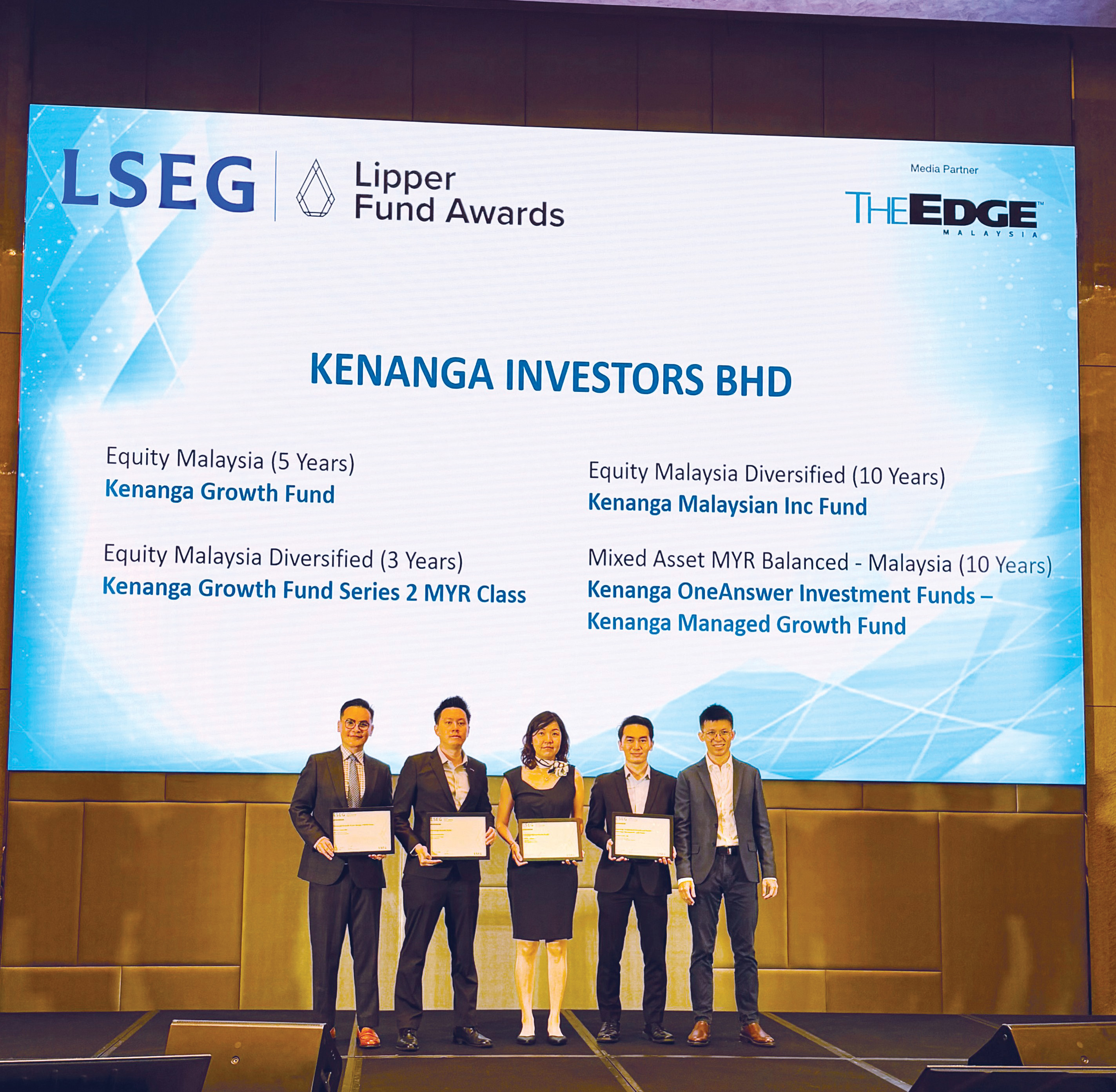 Kenanga Investors Awarded at LSEG Lipper Fund Awards 2026 Xav Feng, Asia Pacific Research director, LSEG Lipper, Christopher Kok, Head of Equities, Kenanga Investors Berhad, Lee Sook Yee, Chief Investment Officer, Mohd Faiz Hamsidi, Fixed Income Fund Manager, and Kuek Ser Kwang Zhe, Wealth editor, The Edge Malaysia.