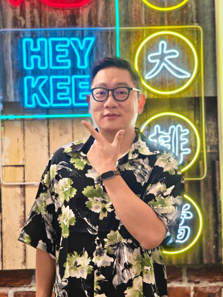 [PROMO Alert] Step Back In Time At Hey Kee HK Seafood And Score Free Wings With Their Dress Up Promo - Alvinology
