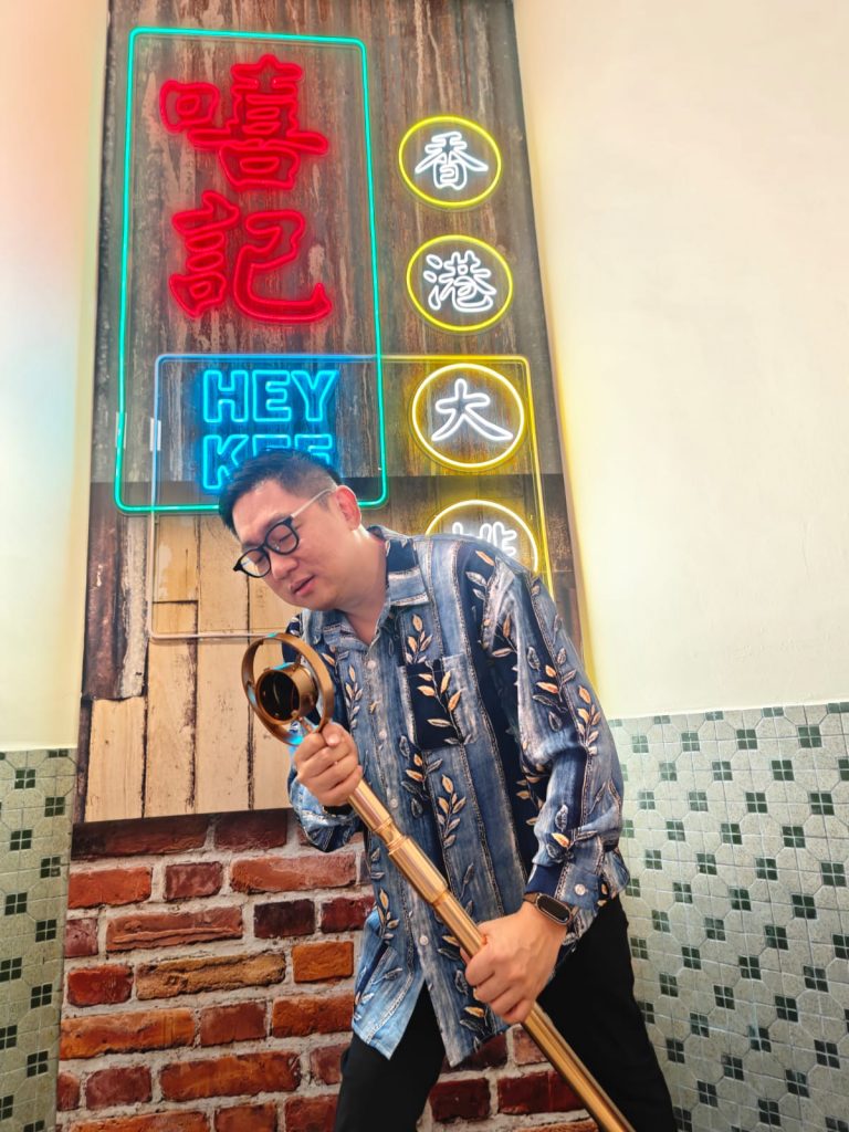 [PROMO Alert] Step Back In Time At Hey Kee HK Seafood And Score Free Wings With Their Dress Up Promo - Alvinology