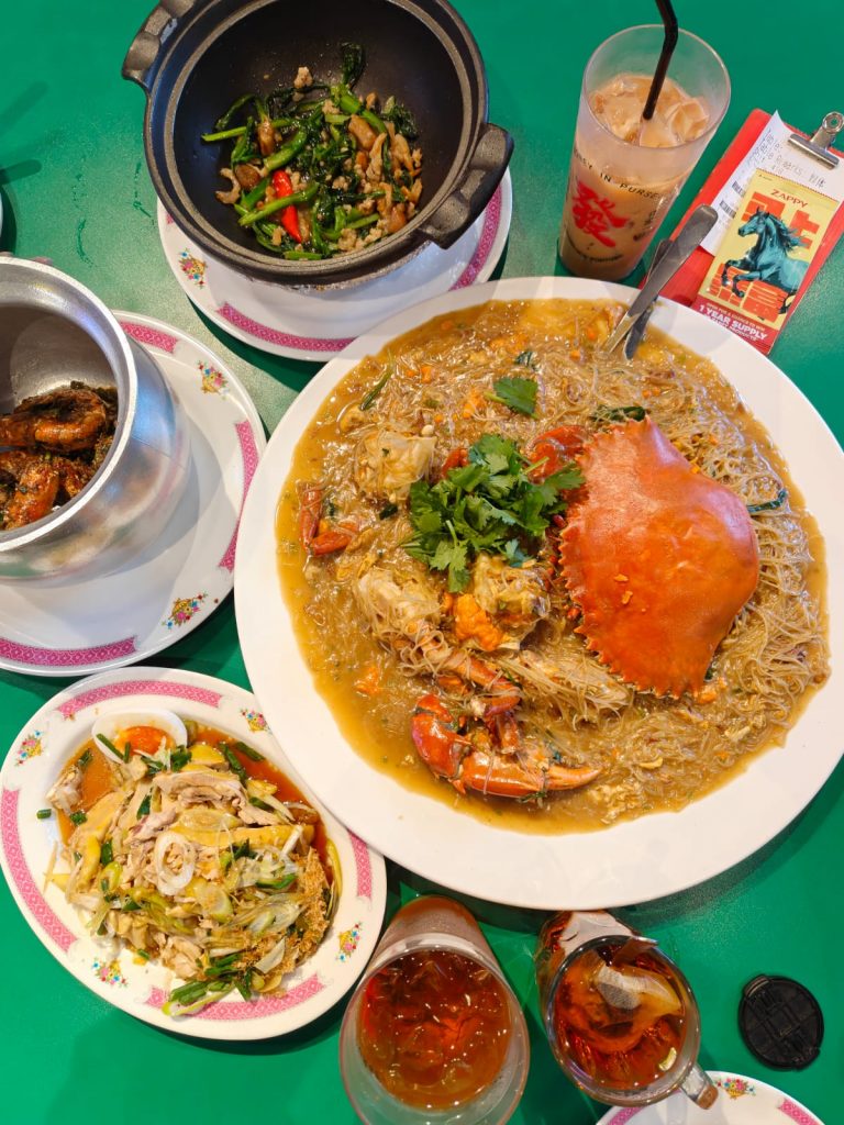 [PROMO Alert] Step Back In Time At Hey Kee HK Seafood And Score Free Wings With Their Dress Up Promo - Alvinology