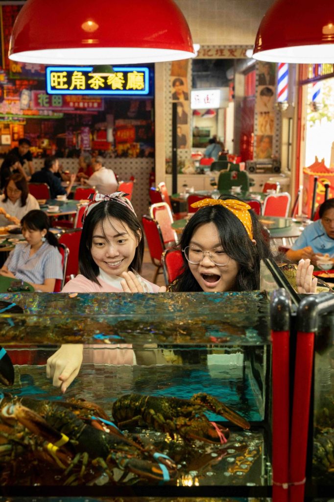 [PROMO Alert] Step Back In Time At Hey Kee HK Seafood And Score Free Wings With Their Dress Up Promo - Alvinology