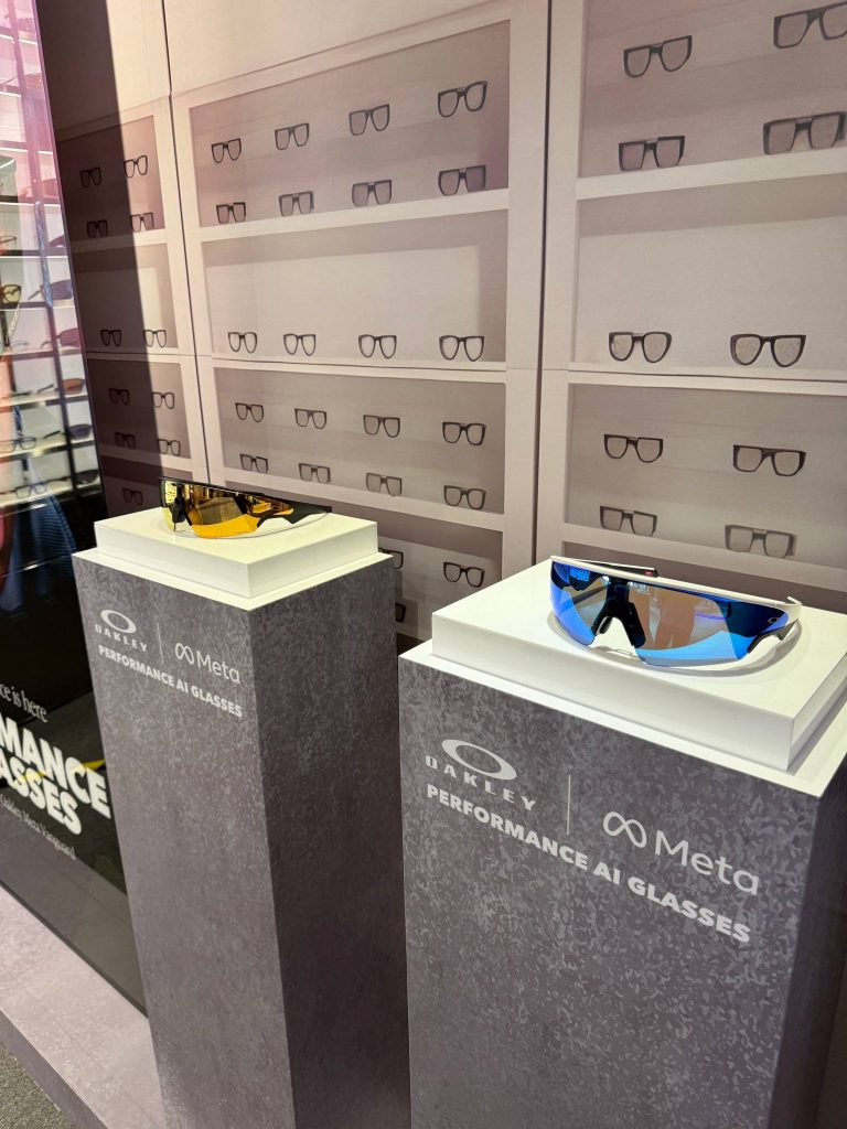 [Review] Meta and EssilorLuxottica Launch Ray-Ban Meta and Oakley Meta AI Glasses in Singapore - Alvinology