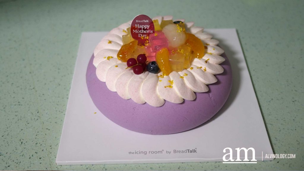 BreadTalk Launches Lilac Themed Yam and Bluebery Bread and Pastries for Mother's Day - Alvinology