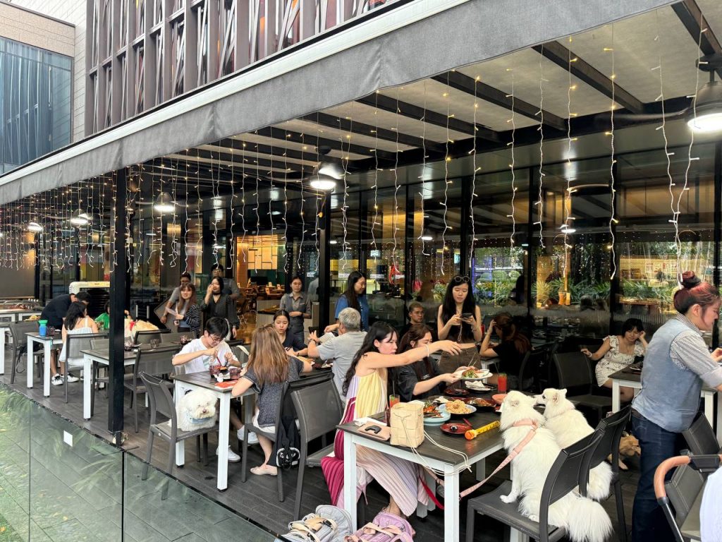 [Review] A Pet-Friendly Mother’s Day Dinner Spot With Roast Lechon and More - Alvinology