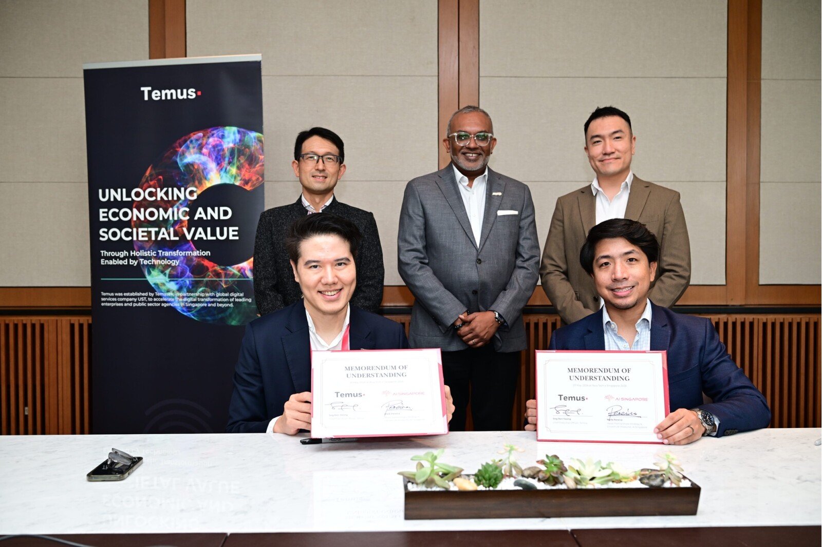Front: Sng Ren Yeong, Chief Executive Officer, Temus; Mark Pereira, Head, Partnerships, Strategy & Growth (AI Products), AI Singapore Back: Sutowo Wong, Managing Director, AI & Data, Temus; Kiren Kumar, Deputy Chief Executive Officer, Development, Infocomm Media Development Authority; Tomithy Too, AI Strategist, AI & Data, Temus