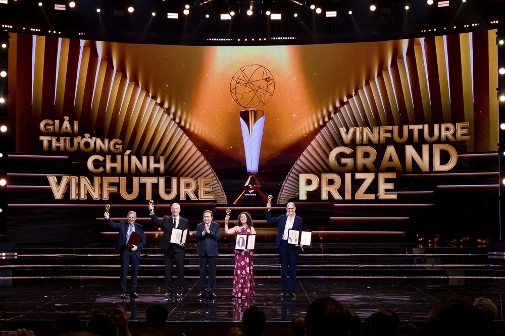 H.E. Tran Thanh Man, Chairman of the National Assembly of Vietnam, presents the 2025 VinFuture Grand Prize to the scientists whose pioneering contributions led to the discovery and development of the HPV vaccine. In the 2026 season, nominations in medicine and healthcare continue to account for the largest share (38.4%), alongside other critical fields including environmental and earth sciences, energy, transportation and construction, as well as food and agriculture. Photo courtesy of VinFuture.