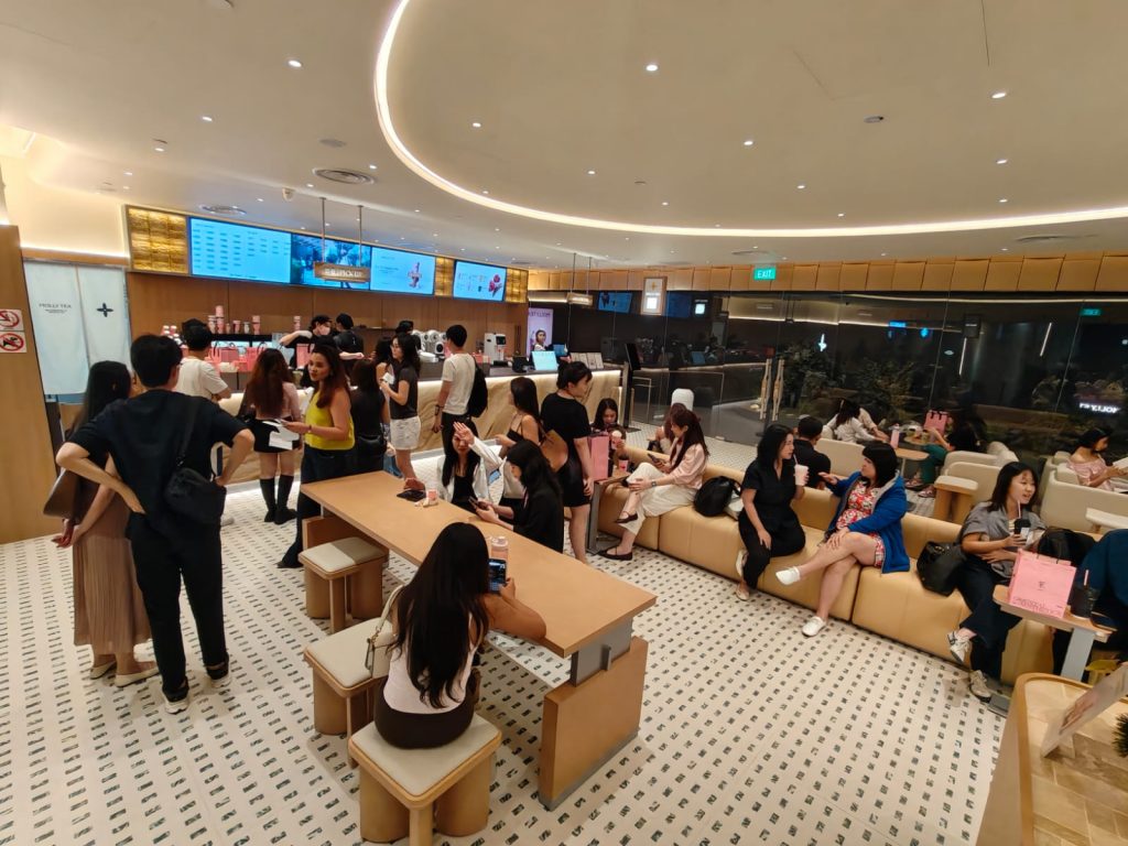 Molly Tea Opens Its Largest CBD Store Globally at Singapore Land Tower with an All Pink Pop Up and Yacht Cruise Giveaways Molly Tea Opens Its Largest CBD Store Globally at Singapore Land Tower with an All Pink Pop Up and Yacht Cruise Giveaways - Alvinology