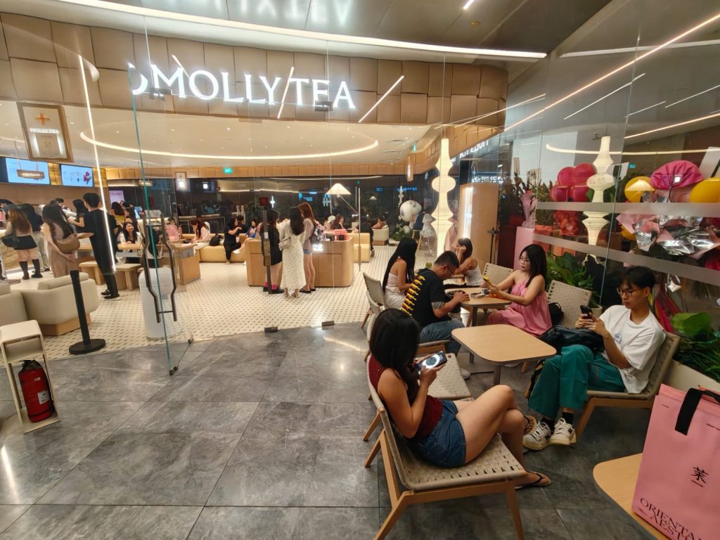 Molly Tea Opens Its Largest CBD Store Globally at Singapore Land Tower with an All Pink Pop Up and Yacht Cruise Giveaways - Alvinology